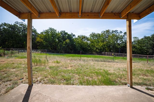 211 Oak Court, Springtown, TX 76082