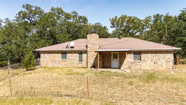 211 Oak Court, Springtown, TX 76082