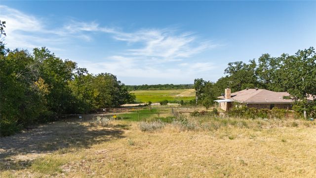 211 Oak Court, Springtown, TX 76082