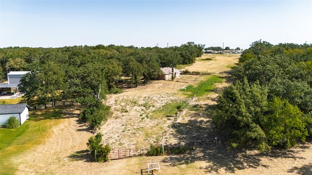 211 Oak Court, Springtown, TX 76082