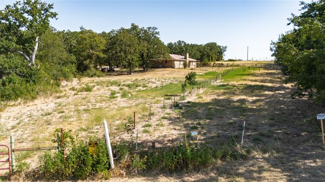 211 Oak Court, Springtown, TX 76082