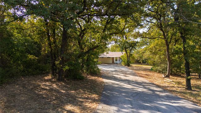 211 Oak Court, Springtown, TX 76082