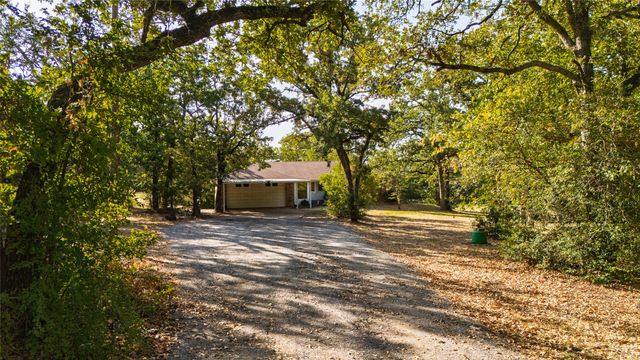211 Oak Court, Springtown, TX 76082