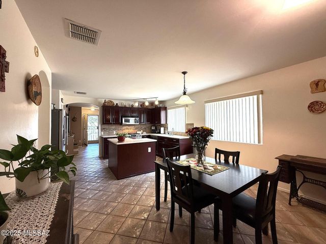 9968 E Country Shadows Drive, Tucson, AZ 85748