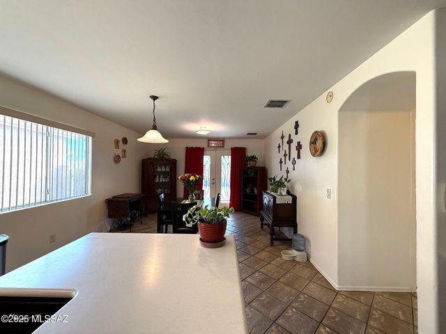 9968 E Country Shadows Drive, Tucson, AZ 85748