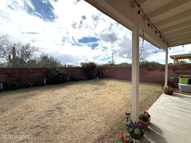 9968 E Country Shadows Drive, Tucson, AZ 85748