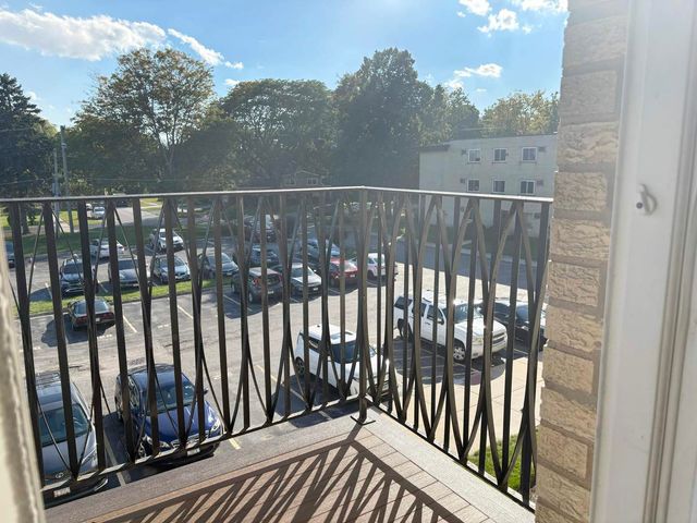 535 S Cleveland Avenue S 305, Arlington Heights, IL 60005