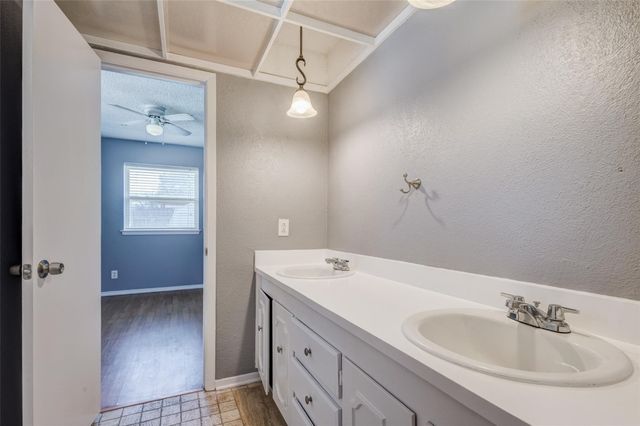 7324 Vanessa Drive, Fort Worth, TX 76112