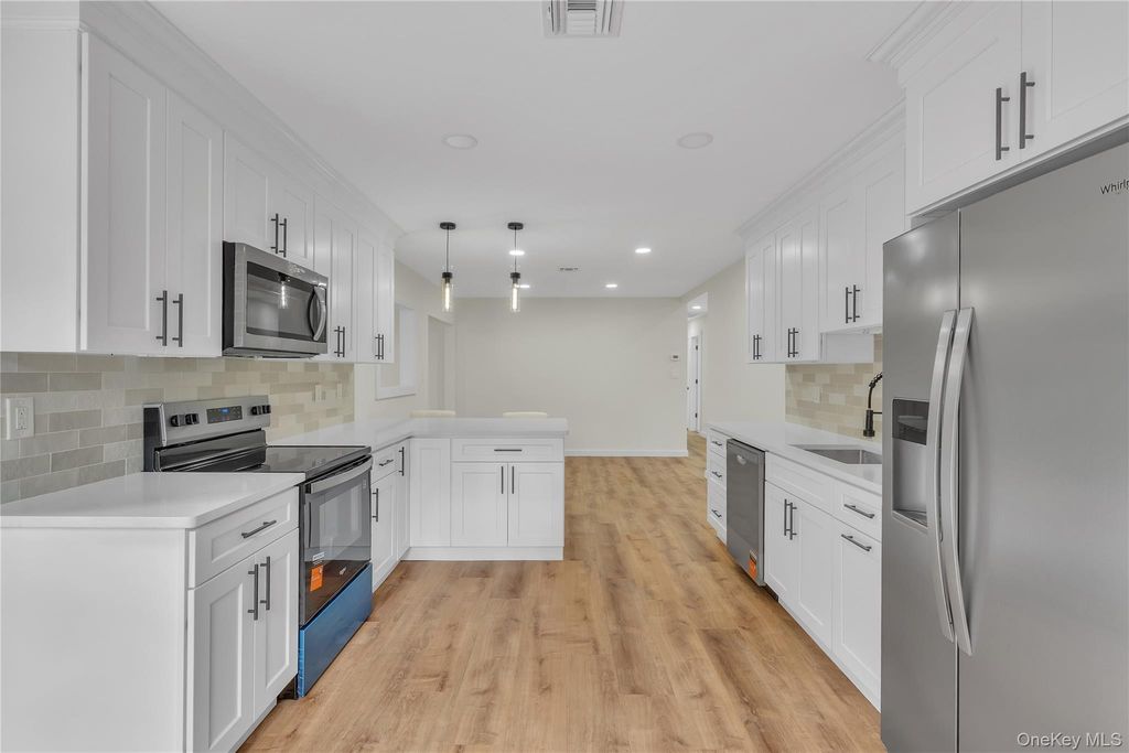 5 Orleans Green, Coram, NY 11727 — photo 2