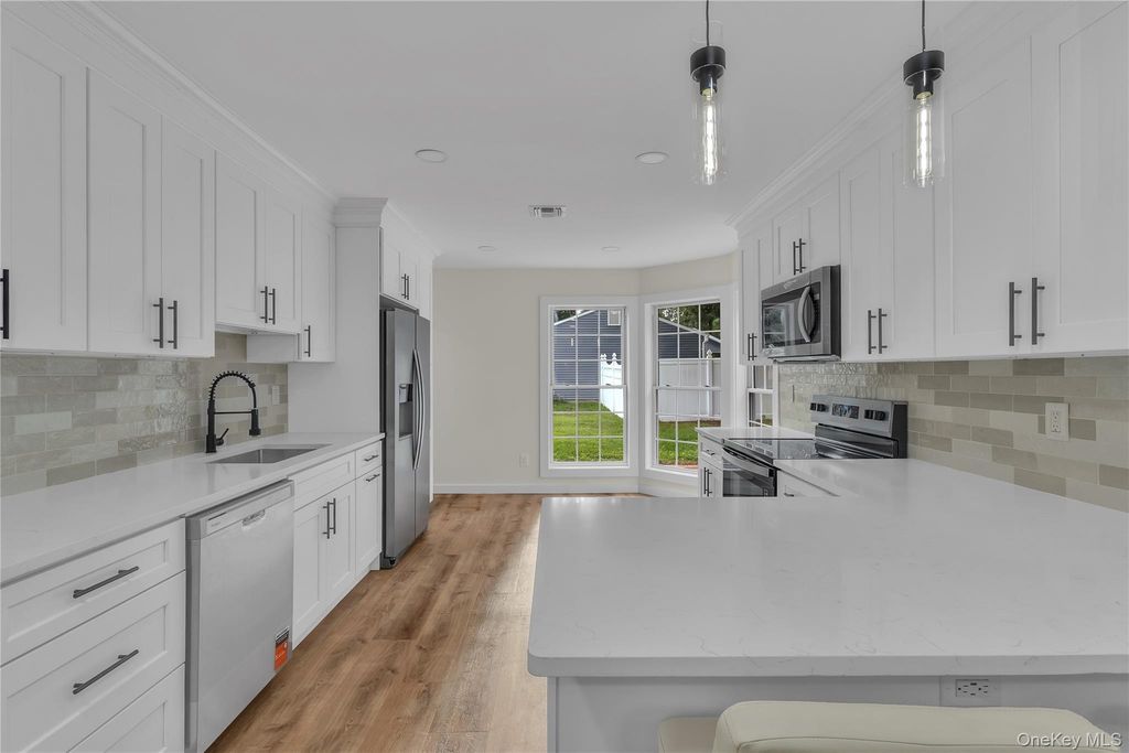 5 Orleans Green, Coram, NY 11727 — photo 4