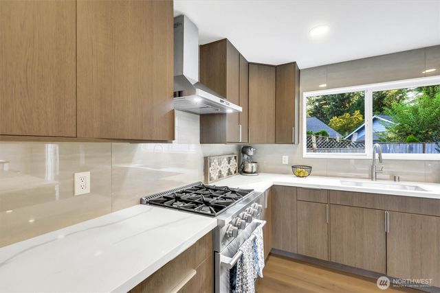 14737 112th Avenue NE, Kirkland, WA 98034