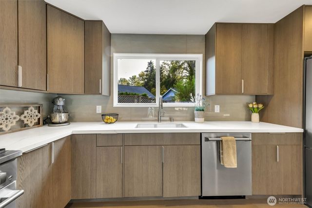 14737 112th Avenue NE, Kirkland, WA 98034