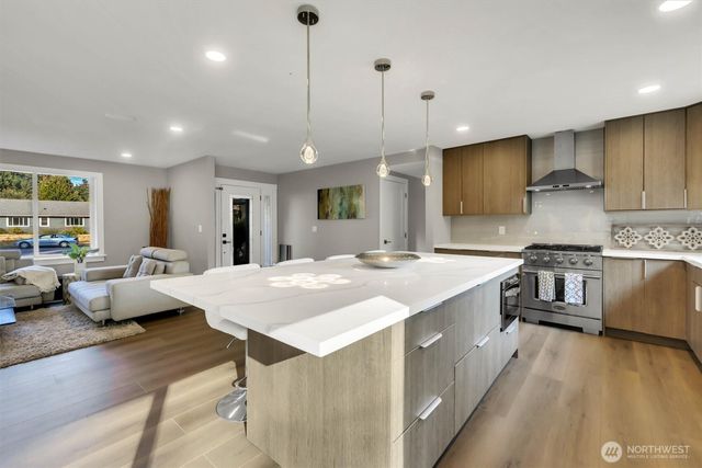 14737 112th Avenue NE, Kirkland, WA 98034