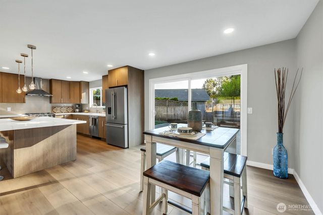 14737 112th Avenue NE, Kirkland, WA 98034