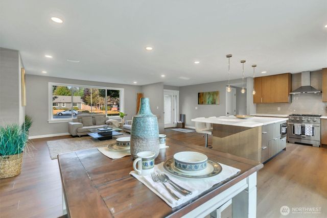 14737 112th Avenue NE, Kirkland, WA 98034