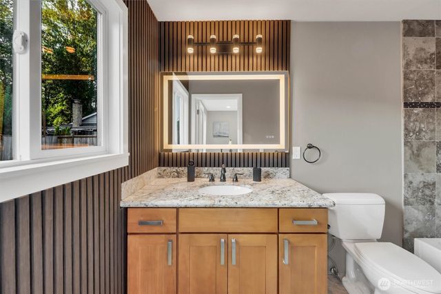 14737 112th Avenue NE, Kirkland, WA 98034