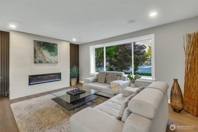 14737 112th Avenue NE, Kirkland, WA 98034
