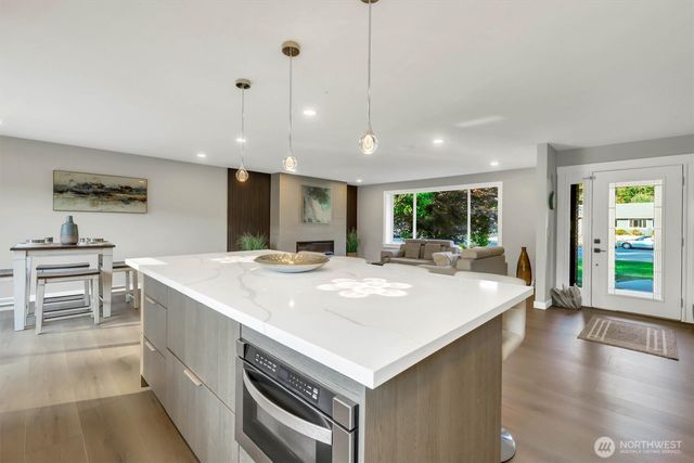 14737 112th Avenue NE, Kirkland, WA 98034