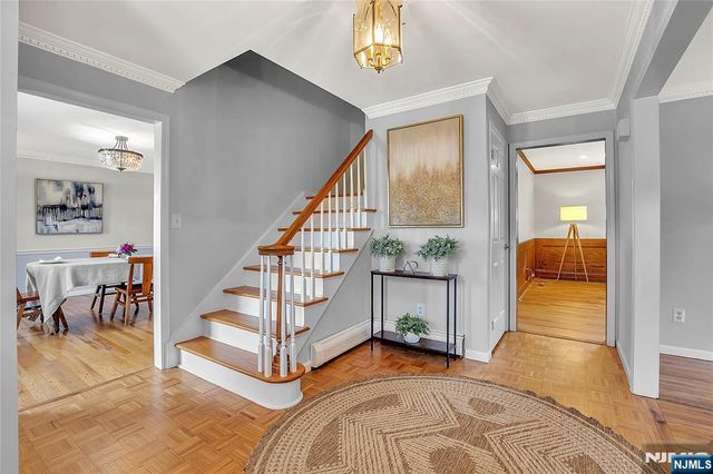 6 Meester Street, Mahwah, NJ 07430