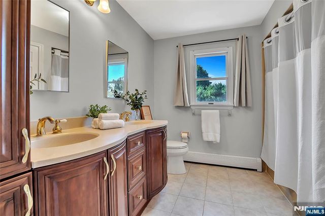 6 Meester Street, Mahwah, NJ 07430