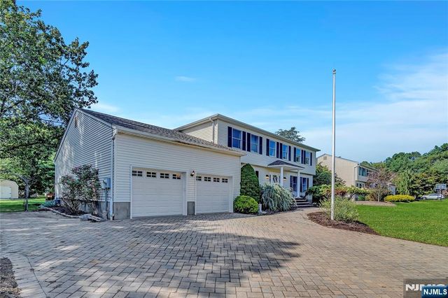 6 Meester Street, Mahwah, NJ 07430