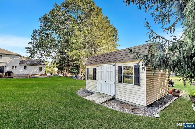 6 Meester Street, Mahwah, NJ 07430