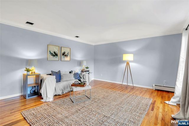 6 Meester Street, Mahwah, NJ 07430