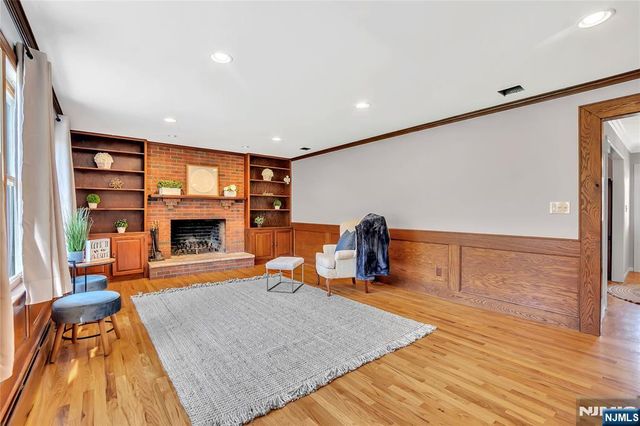 6 Meester Street, Mahwah, NJ 07430
