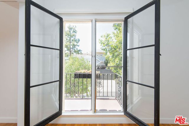 900 S Orange Grove Avenue 203, Los Angeles, CA 90036