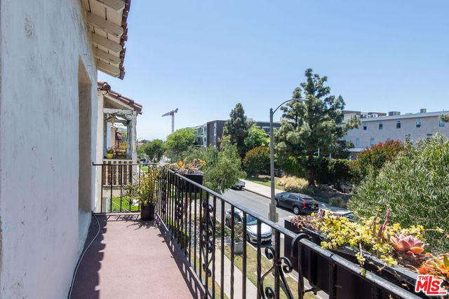 900 S Orange Grove Avenue 203, Los Angeles, CA 90036