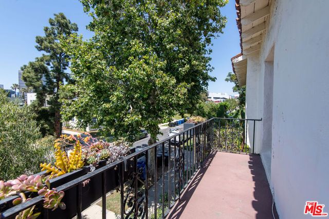 900 S Orange Grove Avenue 203, Los Angeles, CA 90036