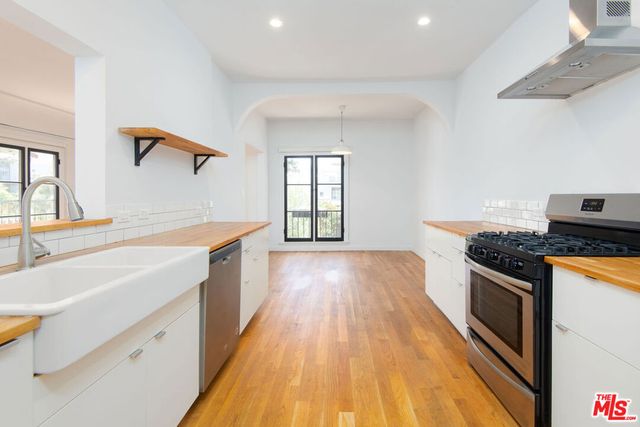 900 S Orange Grove Avenue 203, Los Angeles, CA 90036