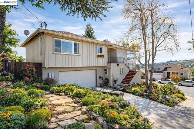 17676 Garland Ct, Castro Valley, CA 94546