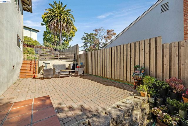 17676 Garland Ct, Castro Valley, CA 94546