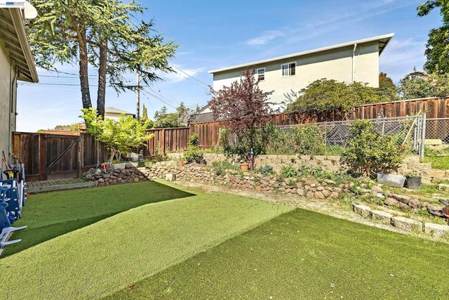 17676 Garland Ct, Castro Valley, CA 94546