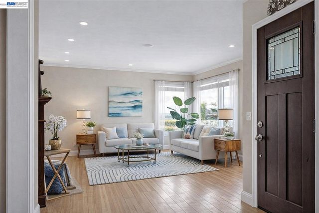 17676 Garland Ct, Castro Valley, CA 94546