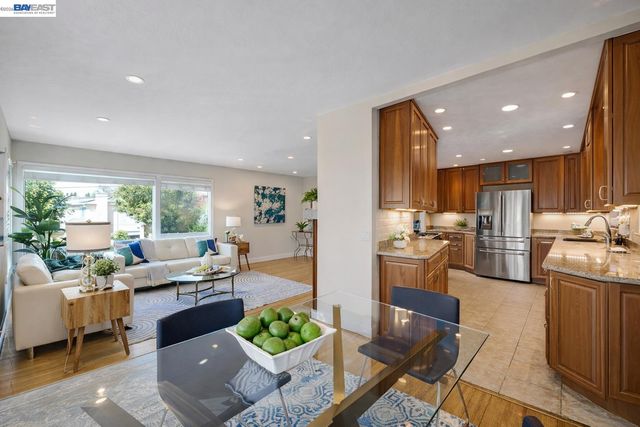 17676 Garland Ct, Castro Valley, CA 94546