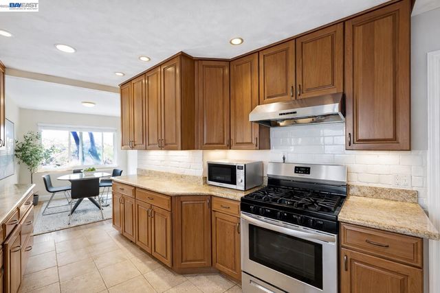 17676 Garland Ct, Castro Valley, CA 94546