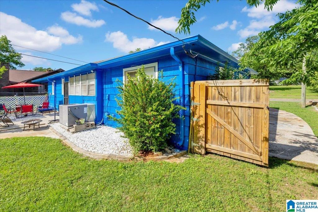 137 BROOKWOOD ROAD W, Midfield, AL 35228