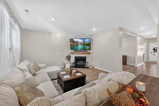 547 Ballard Dr, White House, TN 37188