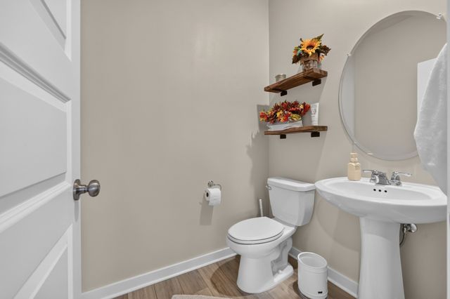 547 Ballard Dr, White House, TN 37188