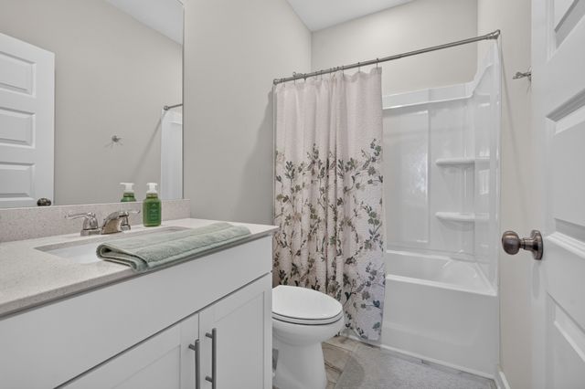 547 Ballard Dr, White House, TN 37188