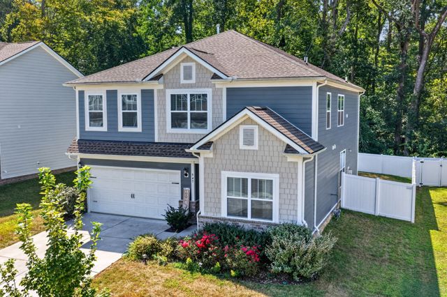 547 Ballard Dr, White House, TN 37188