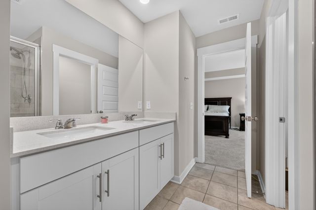 547 Ballard Dr, White House, TN 37188