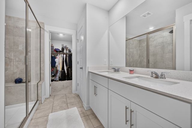547 Ballard Dr, White House, TN 37188