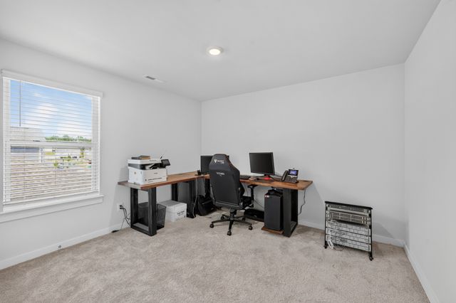 547 Ballard Dr, White House, TN 37188