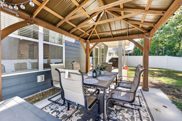 547 Ballard Dr, White House, TN 37188