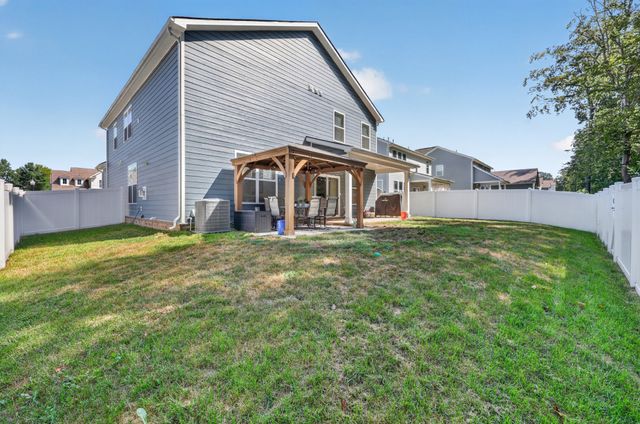 547 Ballard Dr, White House, TN 37188