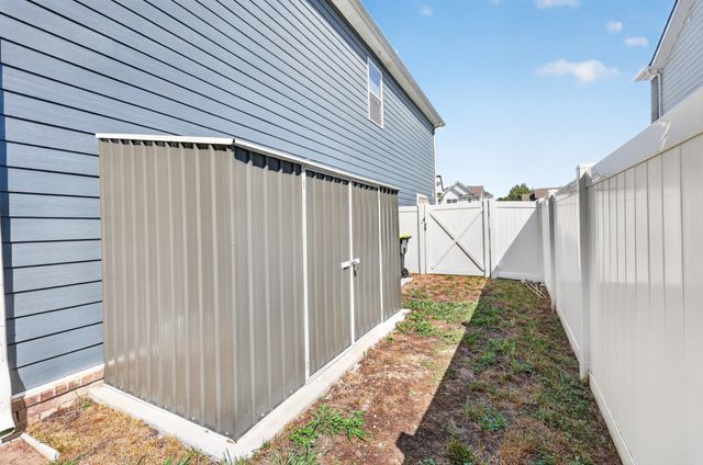 547 Ballard Dr, White House, TN 37188