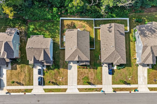 547 Ballard Dr, White House, TN 37188